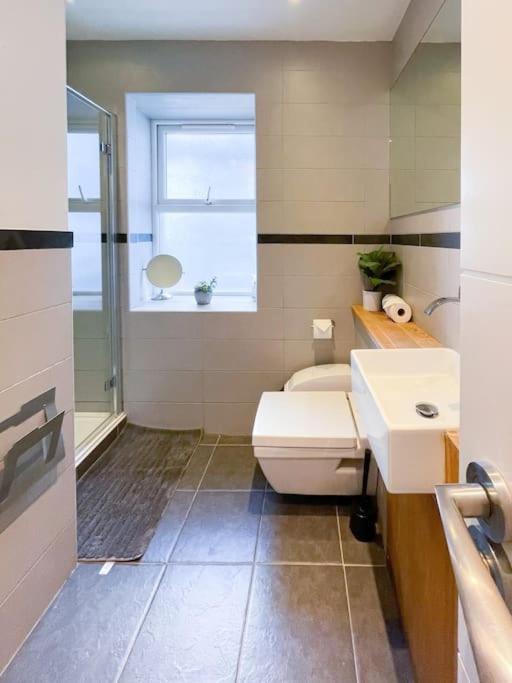 Edge14- Spacious, Stylish And Near The Beach! New Quay Extérieur photo