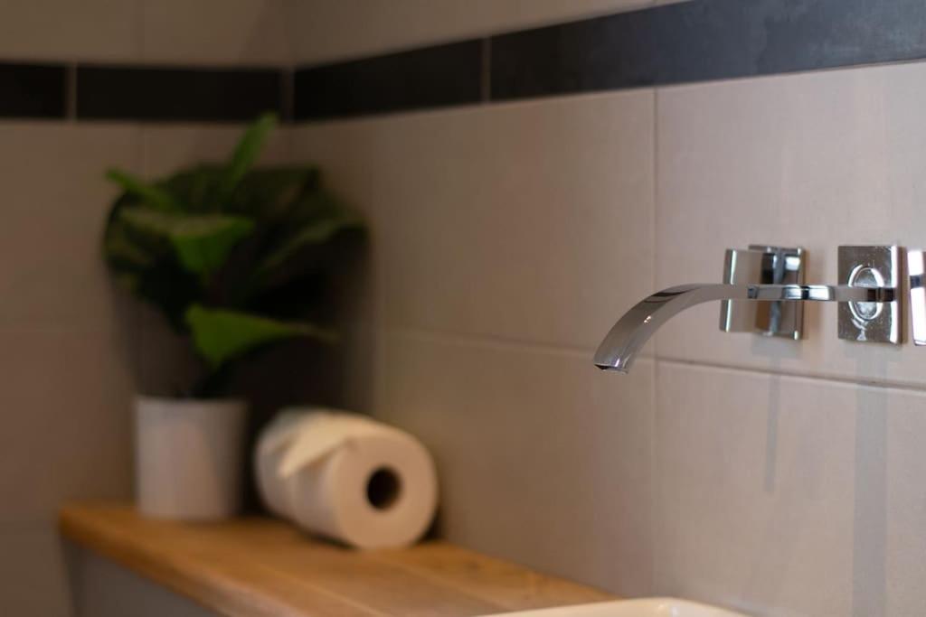 Edge14- Spacious, Stylish And Near The Beach! New Quay Extérieur photo