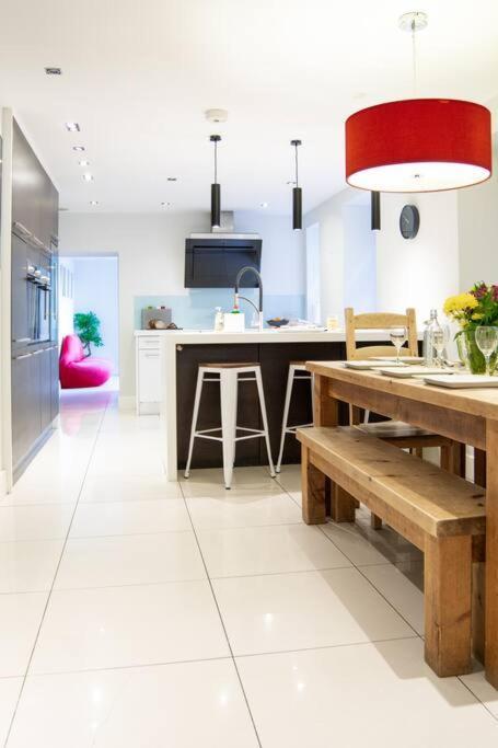 Edge14- Spacious, Stylish And Near The Beach! New Quay Extérieur photo