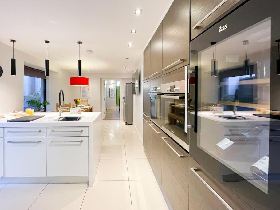 Edge14- Spacious, Stylish And Near The Beach! New Quay Extérieur photo