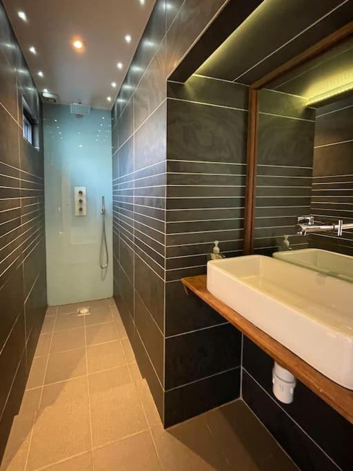 Edge14- Spacious, Stylish And Near The Beach! New Quay Extérieur photo