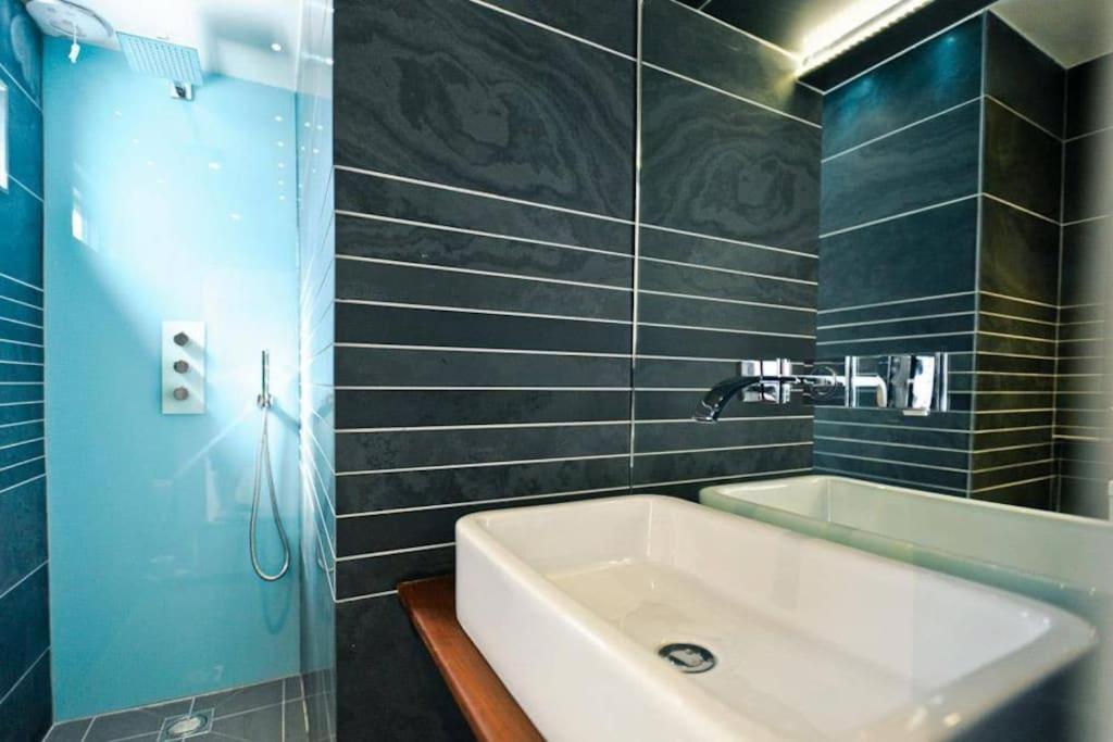 Edge14- Spacious, Stylish And Near The Beach! New Quay Extérieur photo