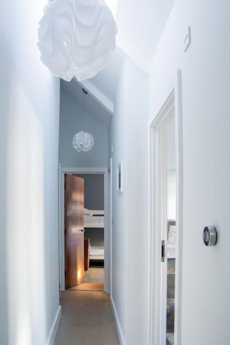 Edge14- Spacious, Stylish And Near The Beach! New Quay Extérieur photo