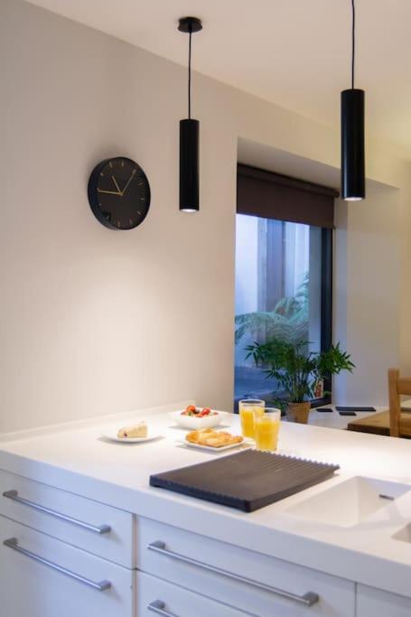 Edge14- Spacious, Stylish And Near The Beach! New Quay Extérieur photo