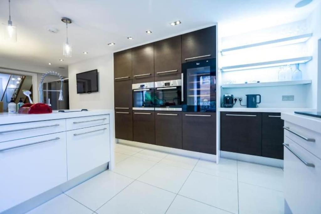 Edge14- Spacious, Stylish And Near The Beach! New Quay Extérieur photo